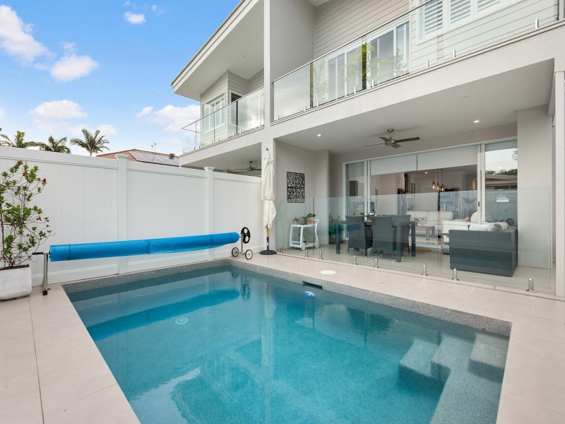 2/18 Bali Avenue, Palm Beach QLD 4221
