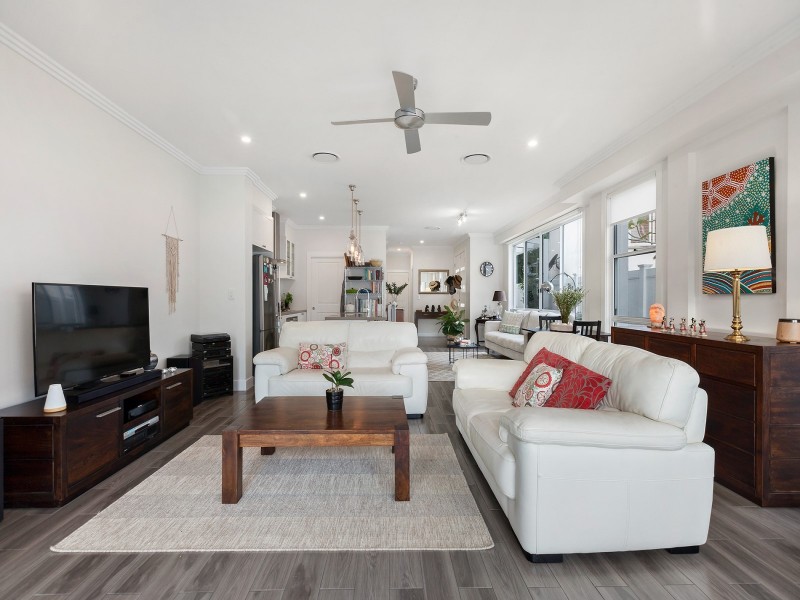 2/18 Bali Avenue, Palm Beach QLD 4221