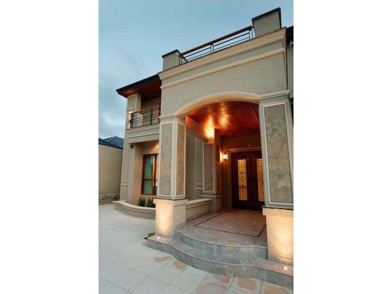 10 Lowan Loop, Karawara WA 6152