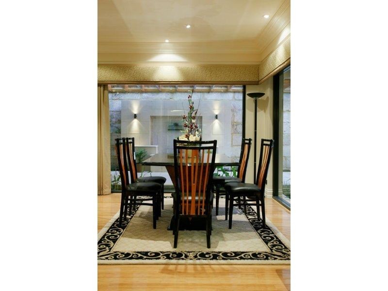 10 Lowan Loop, Karawara WA 6152