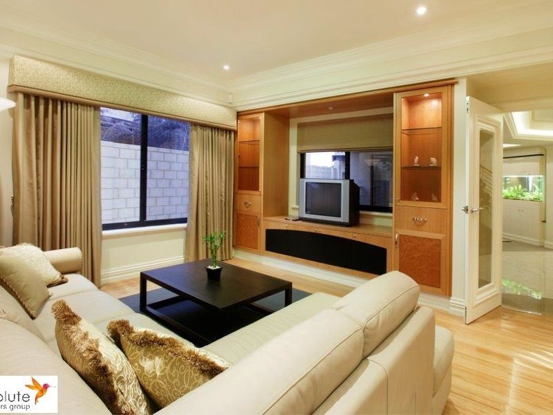 10 Lowan Loop, Karawara WA 6152