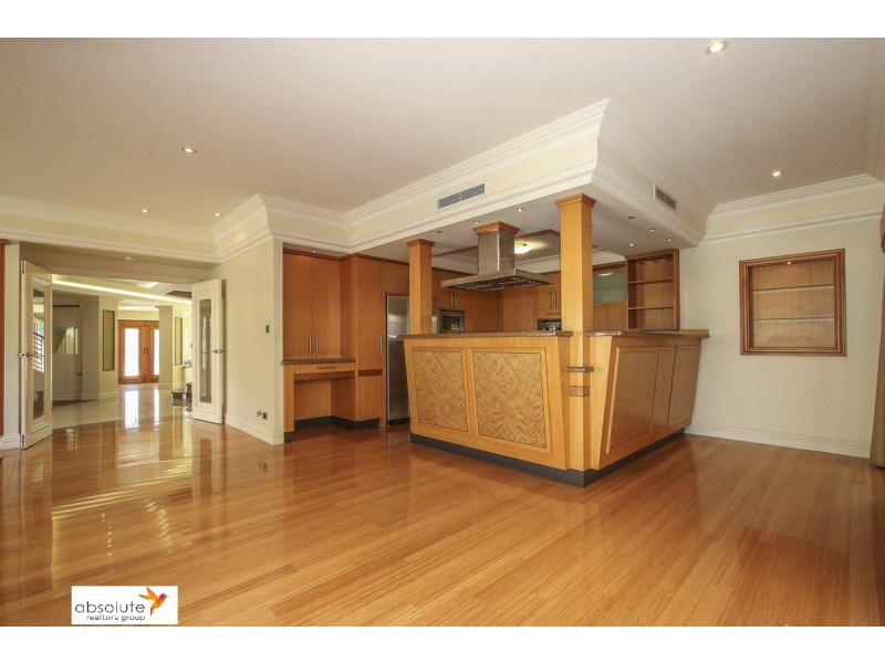 10 Lowan Loop, Karawara WA 6152