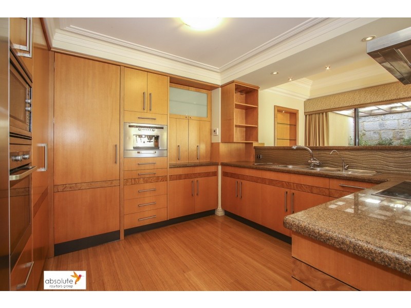 10 Lowan Loop, Karawara WA 6152