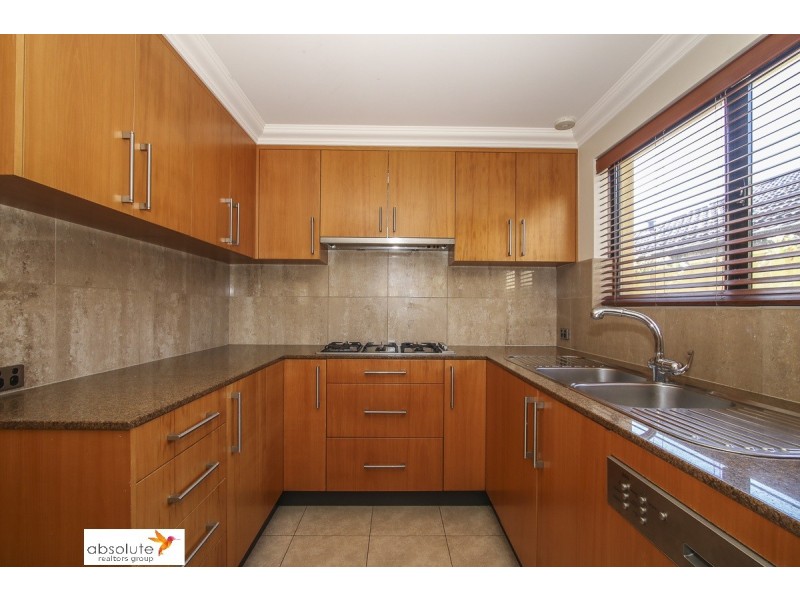 10 Lowan Loop, Karawara WA 6152