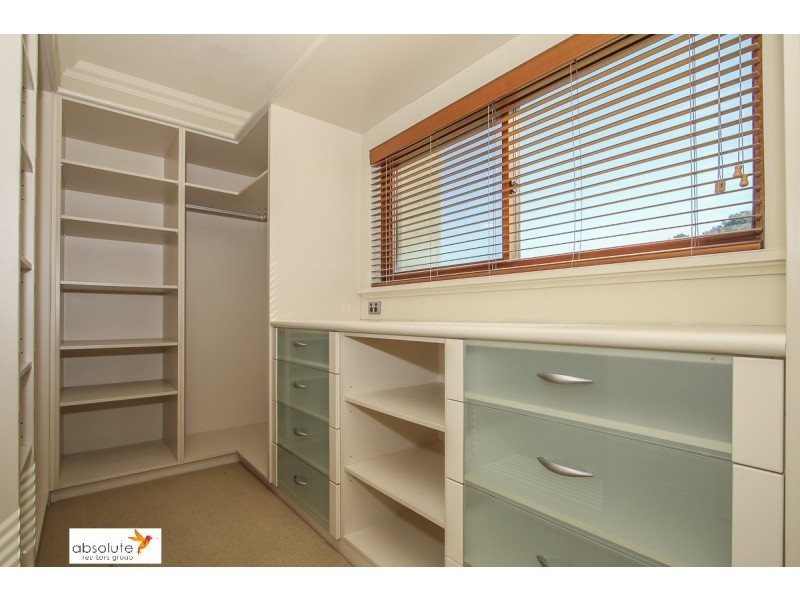 10 Lowan Loop, Karawara WA 6152