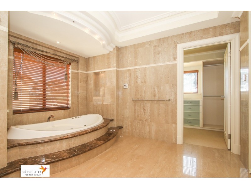 10 Lowan Loop, Karawara WA 6152