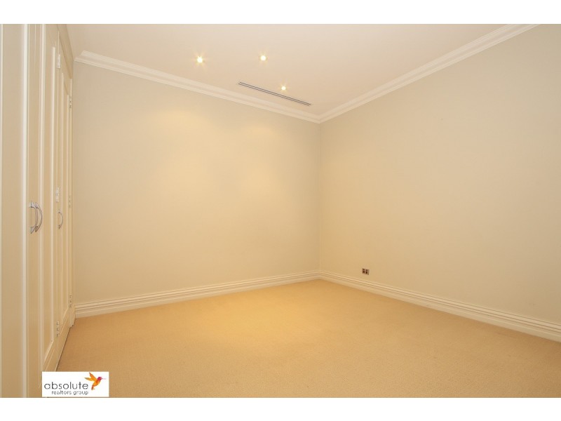 10 Lowan Loop, Karawara WA 6152