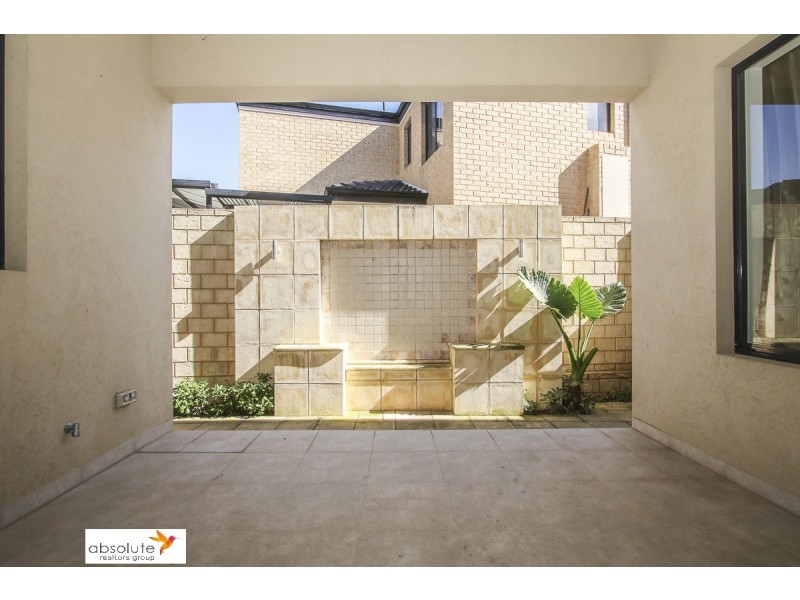 10 Lowan Loop, Karawara WA 6152