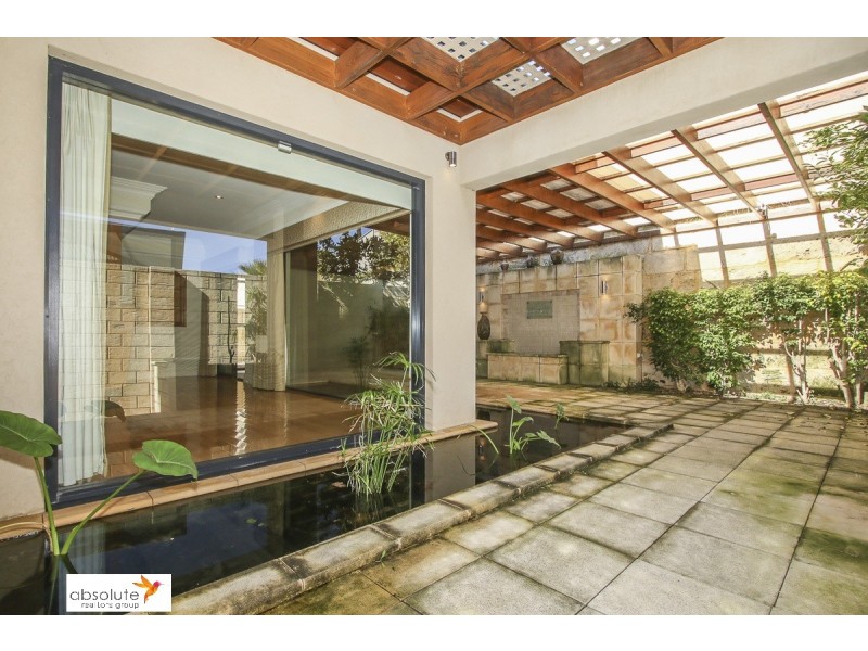 10 Lowan Loop, Karawara WA 6152