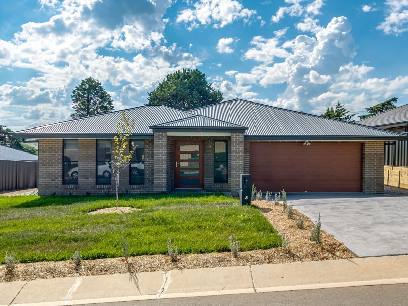 17 McGrath Place, Goulburn NSW 2580