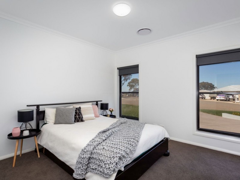 No. 3 Little Close, Goulburn NSW 2580