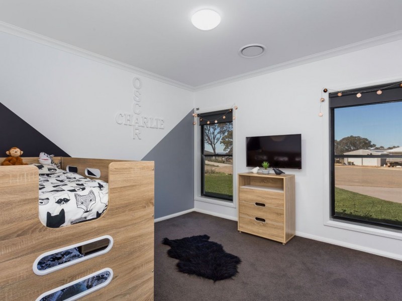 No. 3 Little Close, Goulburn NSW 2580