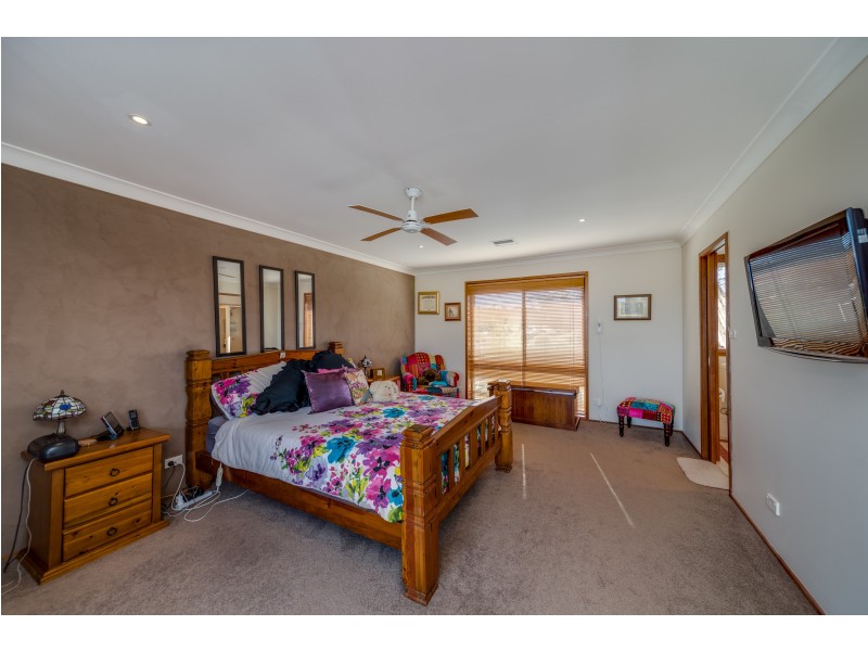 11 Chantilly Ct, Goulburn NSW 2580