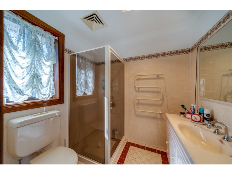 11 Chantilly Ct, Goulburn NSW 2580