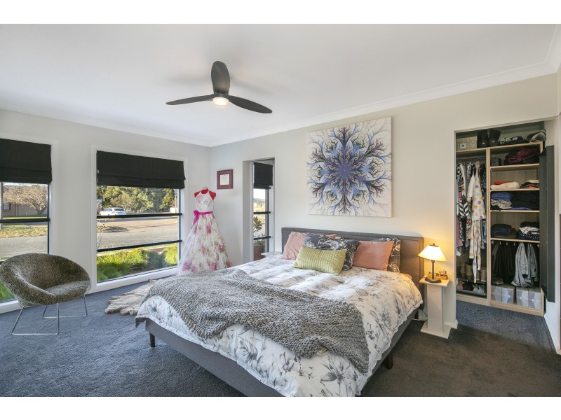 6 Wollondilly Ave, Goulburn NSW 2580