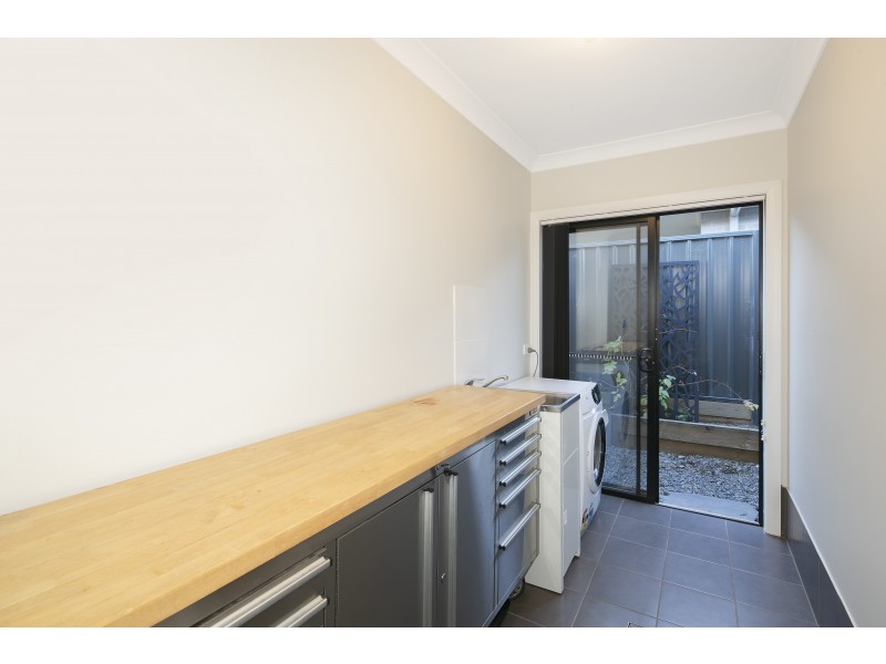 6 Wollondilly Ave, Goulburn NSW 2580