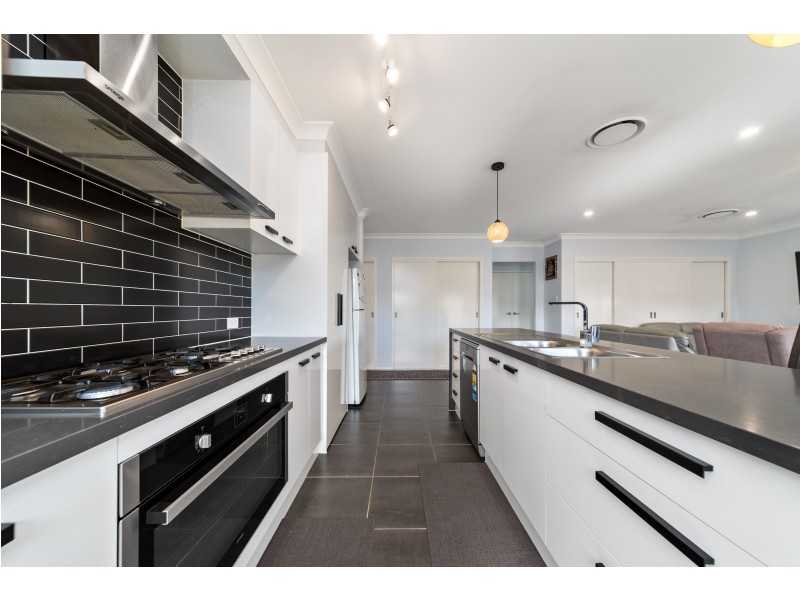 6 Voyager Ave, Goulburn NSW 2580