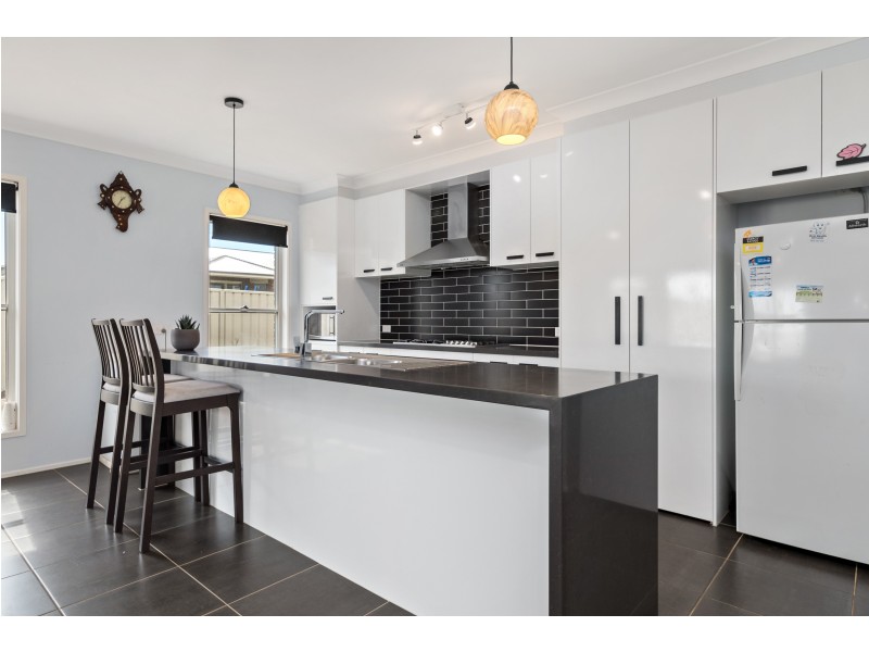 6 Voyager Ave, Goulburn NSW 2580