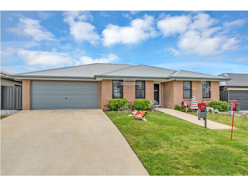 5 Huxtable Place, Goulburn NSW 2580