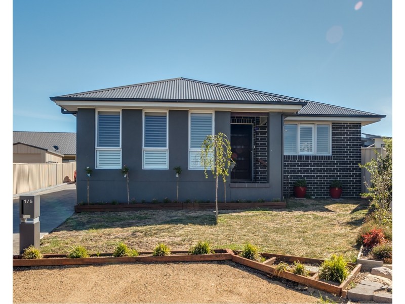 1/5 Lucas Cl, Goulburn NSW 2580