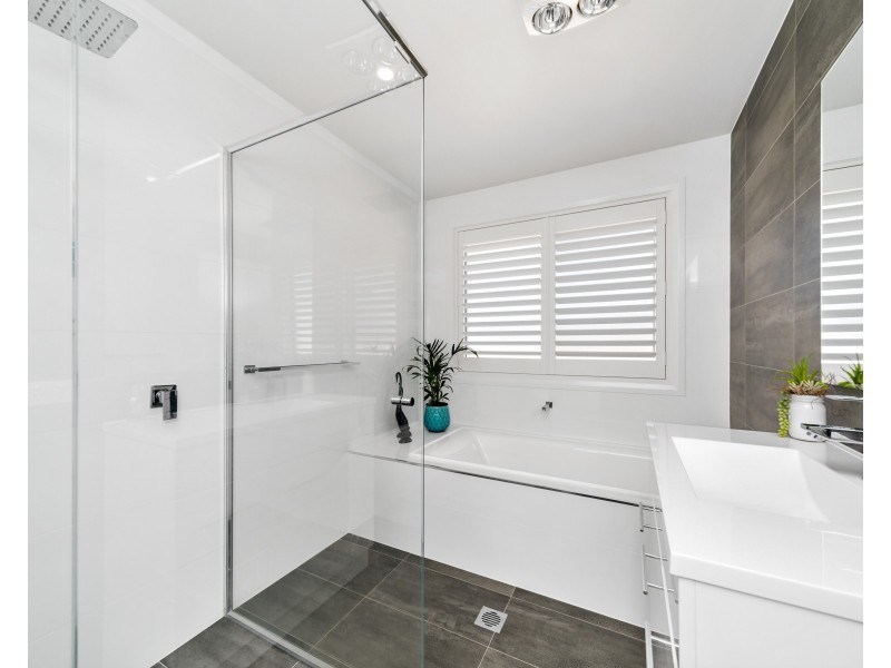 1/5 Lucas Cl, Goulburn NSW 2580