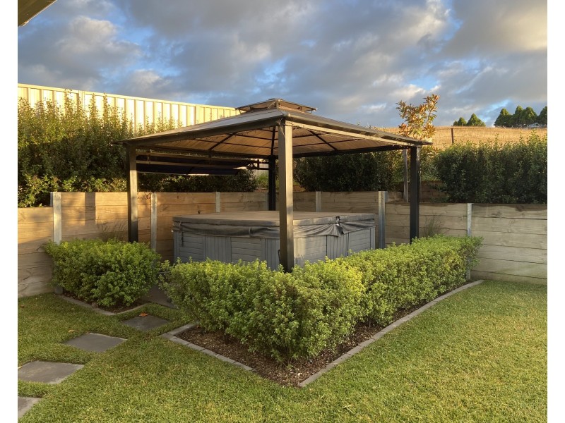 27 Swan Loop, Goulburn NSW 2580