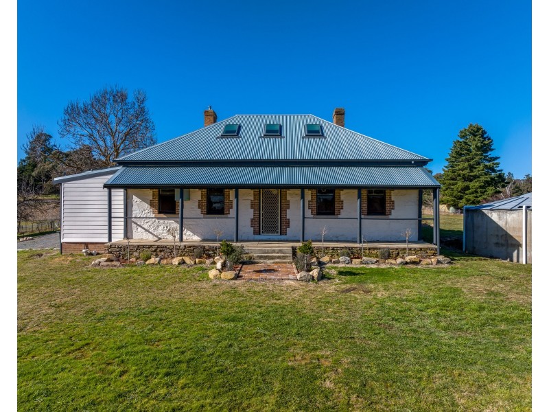 107 Queen St, Binda NSW 2583