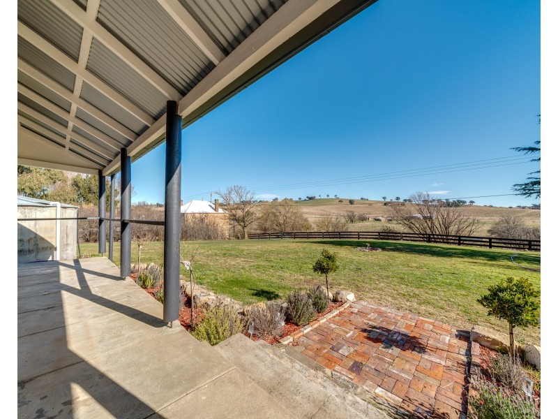 107 Queen St, Binda NSW 2583