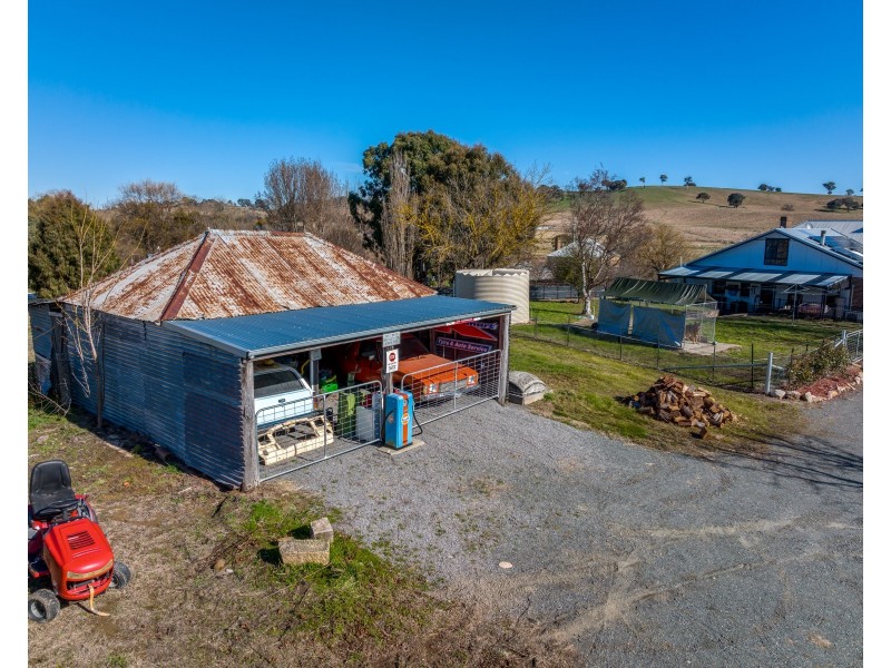 107 Queen St, Binda NSW 2583