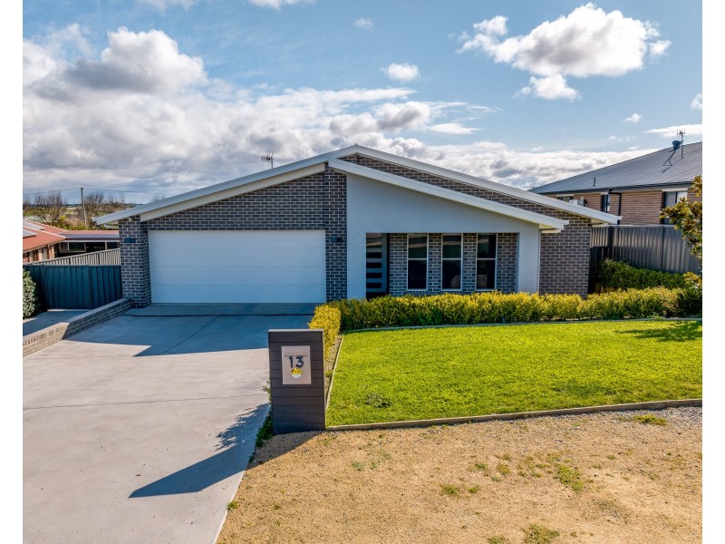 13 Bigwood Pl, Goulburn NSW 2580