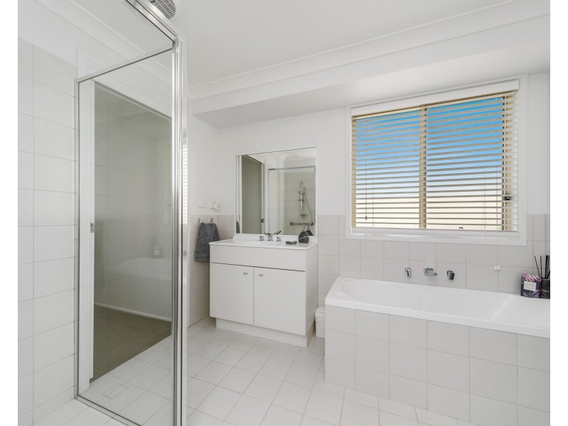 11 Willow Grove Pl, Goulburn NSW 2580