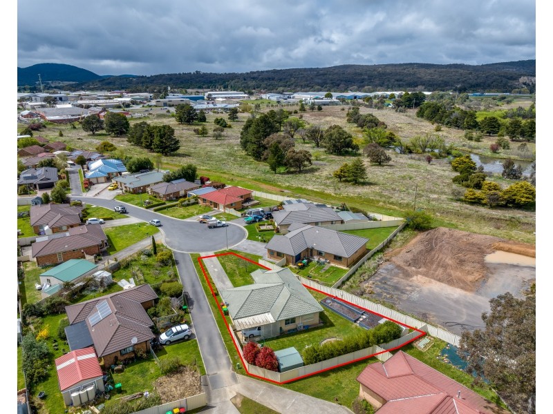 11 Willow Grove Pl, Goulburn NSW 2580