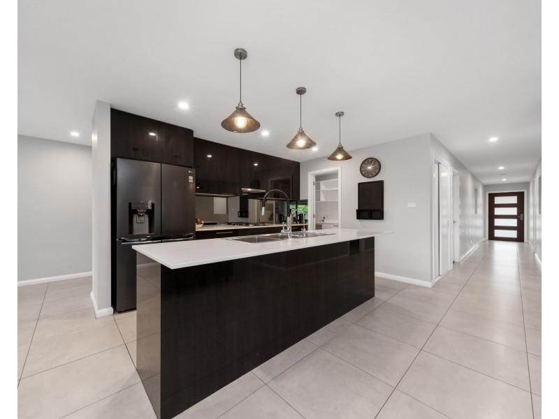 77 Mewburn Dr, Goulburn NSW 2580