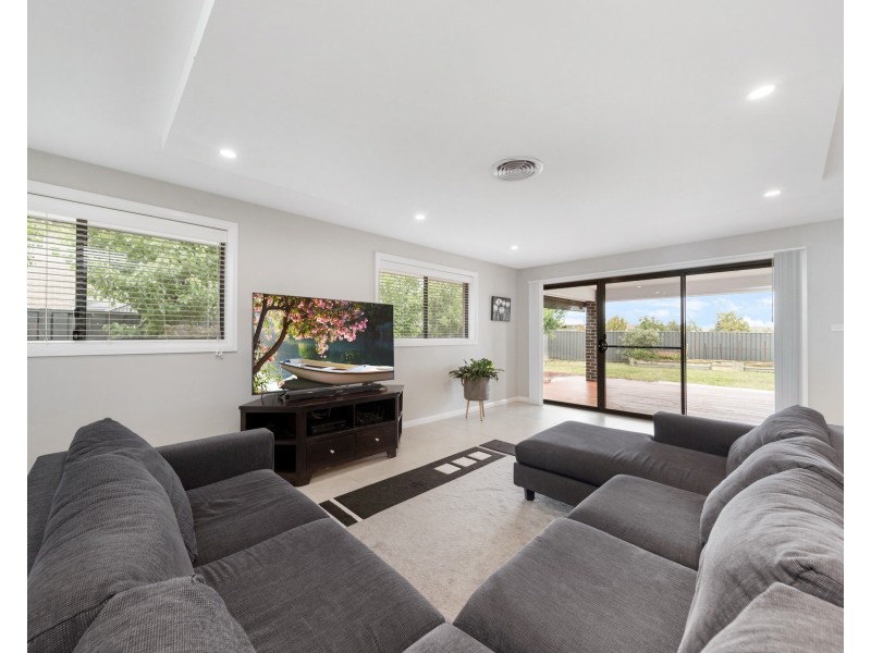 77 Mewburn Dr, Goulburn NSW 2580