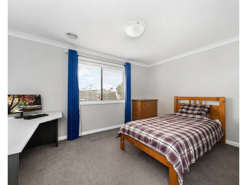 77 Mewburn Dr, Goulburn NSW 2580