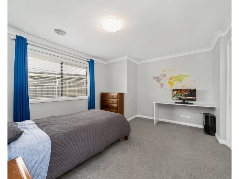 77 Mewburn Dr, Goulburn NSW 2580