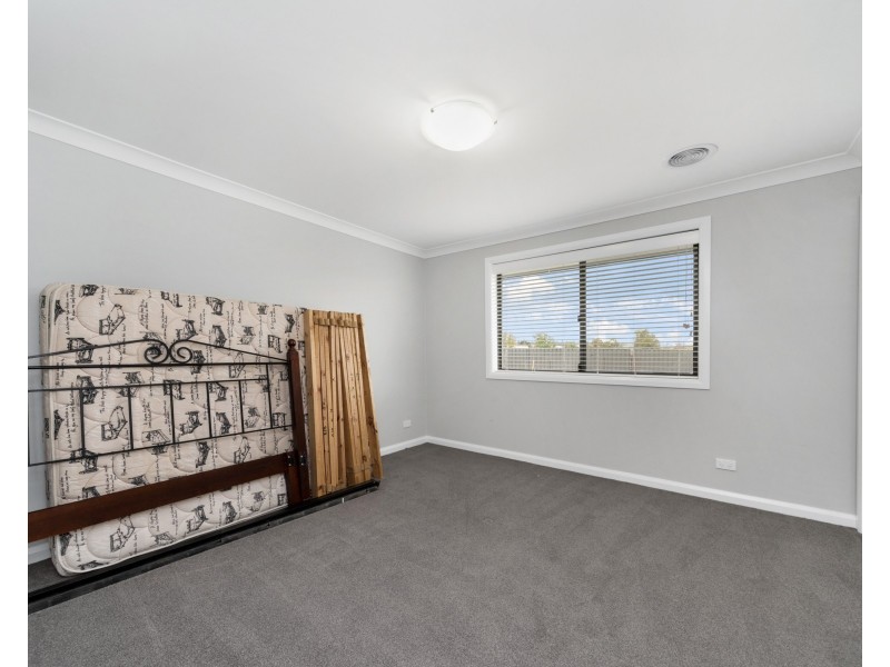 77 Mewburn Dr, Goulburn NSW 2580