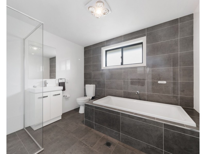 77 Mewburn Dr, Goulburn NSW 2580