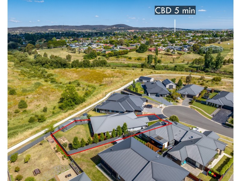 77 Mewburn Dr, Goulburn NSW 2580