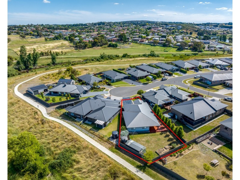 77 Mewburn Dr, Goulburn NSW 2580