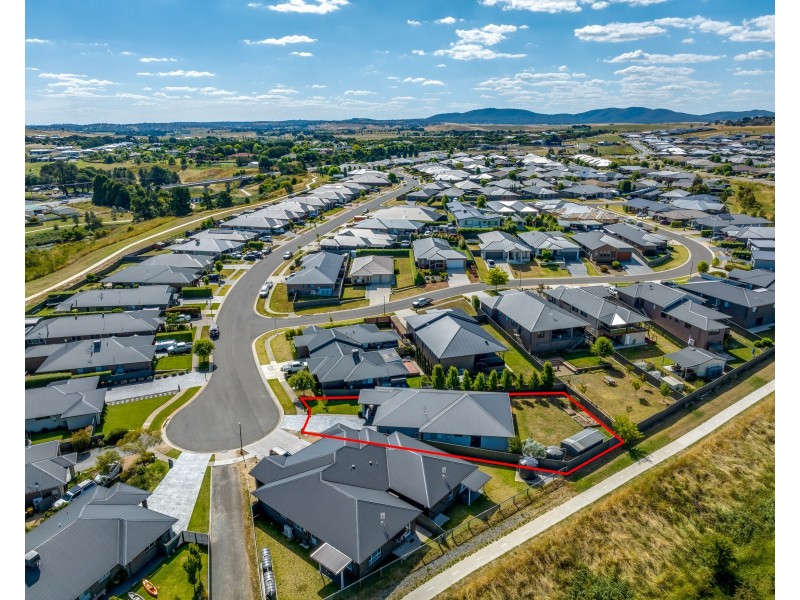 77 Mewburn Dr, Goulburn NSW 2580