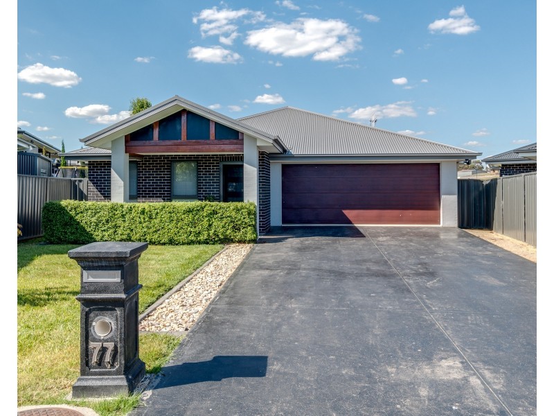 77 Mewburn Dr, Goulburn NSW 2580
