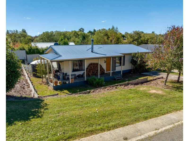 2 Corcoran Pl, Crookwell NSW 2583