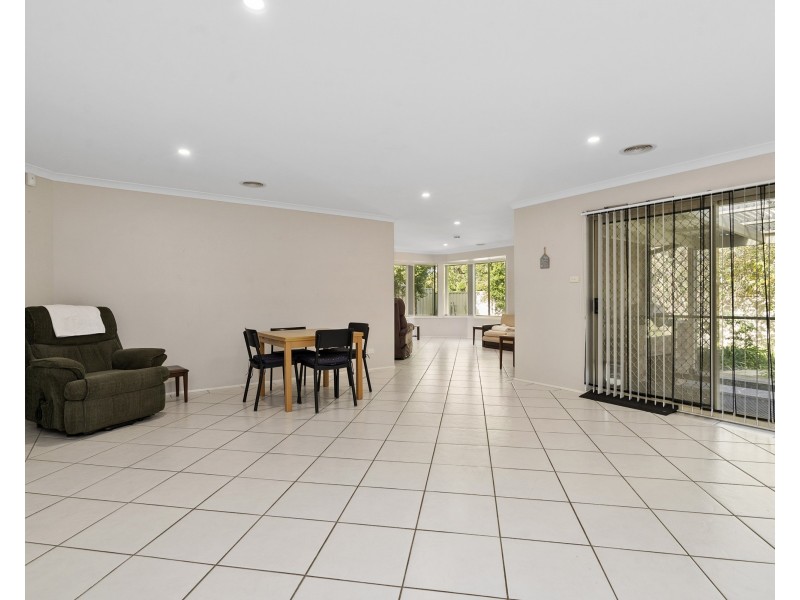 8 Willow Grove Pl, Goulburn NSW 2580