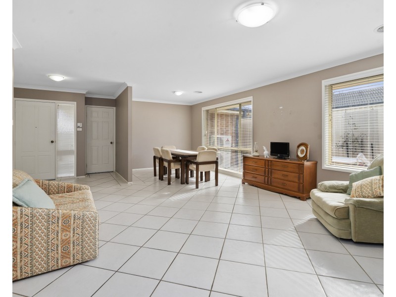 8 Willow Grove Pl, Goulburn NSW 2580