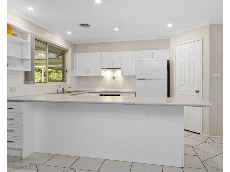 8 Willow Grove Pl, Goulburn NSW 2580