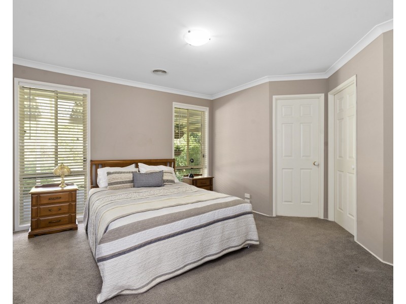 8 Willow Grove Pl, Goulburn NSW 2580