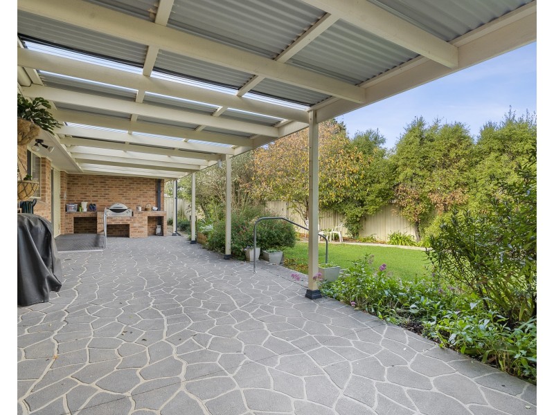 8 Willow Grove Pl, Goulburn NSW 2580