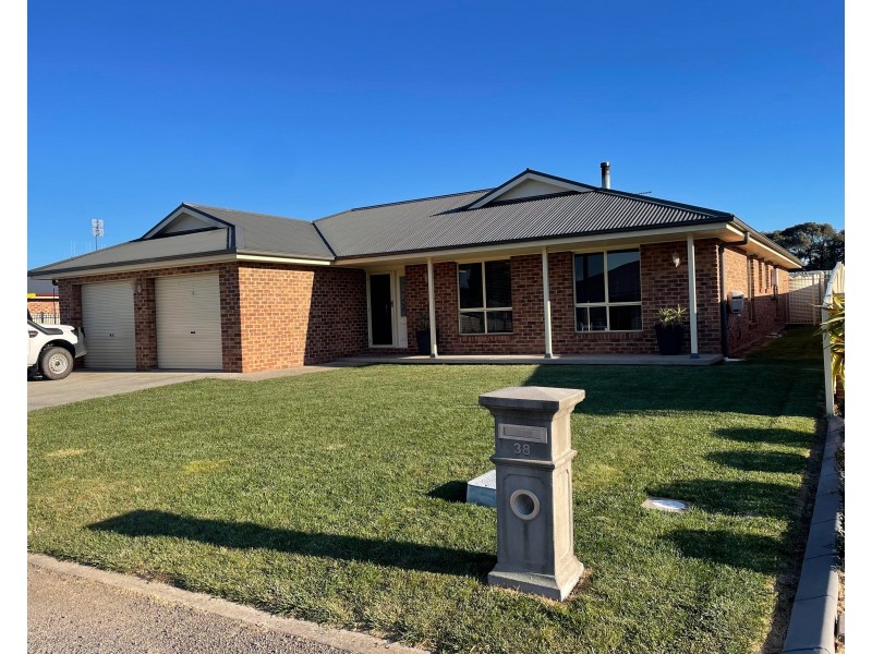38 Tait St, Crookwell NSW 2583
