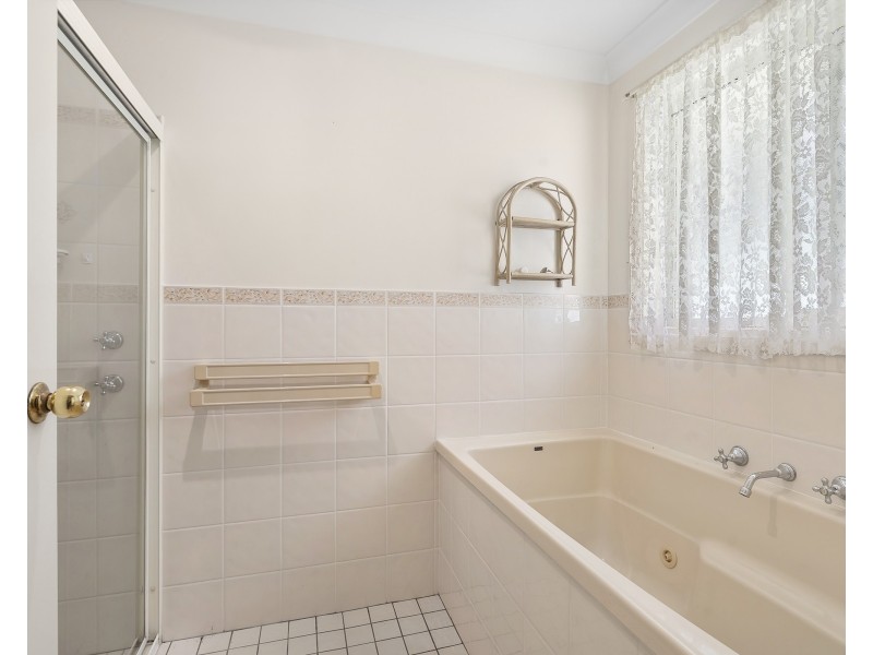 54 Tall Timbers Dr, Goulburn NSW 2580